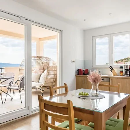 Bona Fide Sea View Mimice
