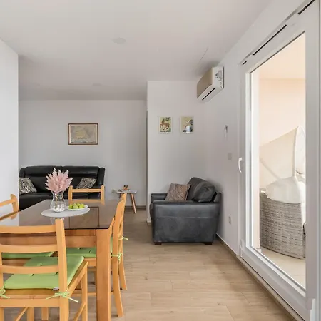 Bona Fide Sea View Apartmán